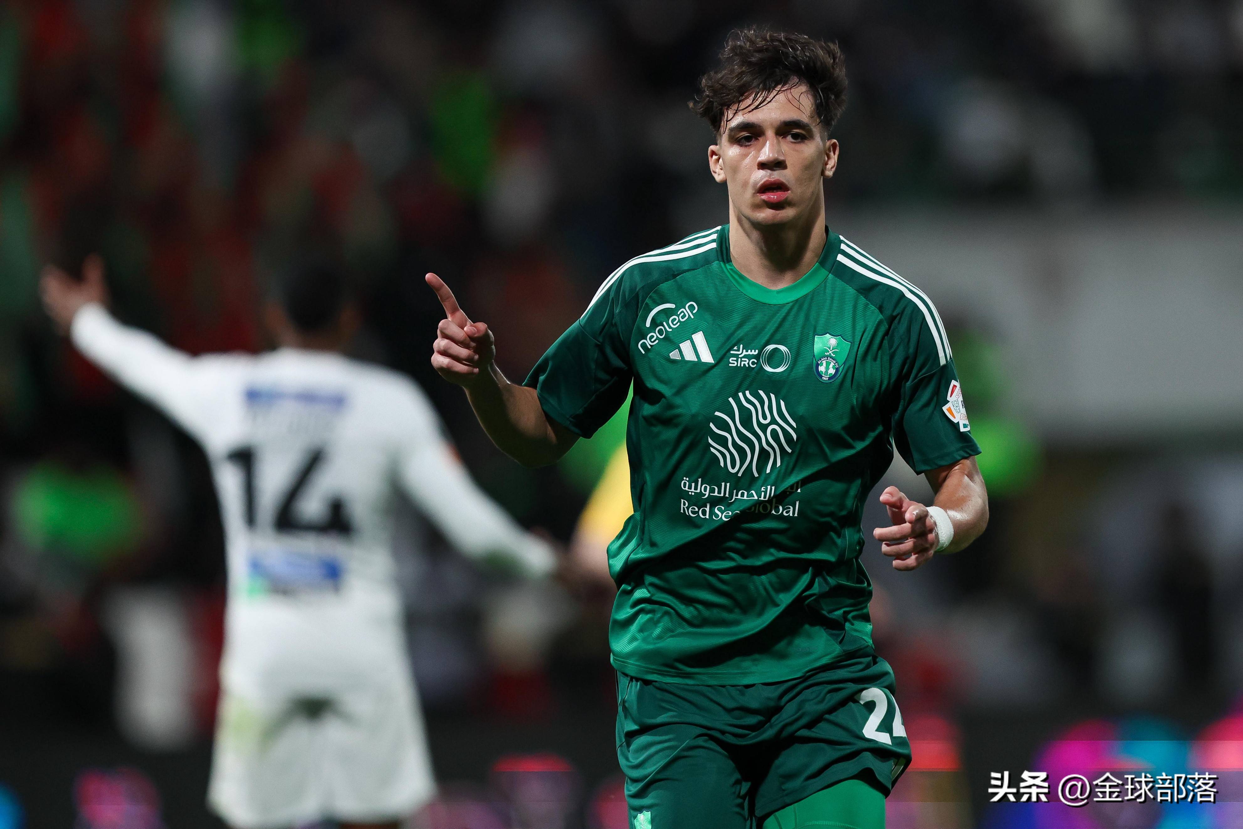 奥斯梅恩手感滚烫,带领利雅得新月小胜洛杉矶湖人,赛后一句话霸气侧漏